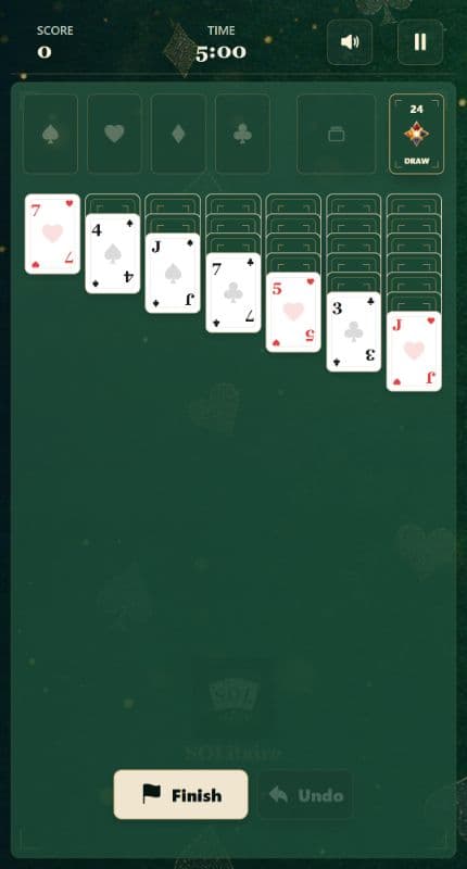 طاولة Klondike المحدثة في SOLitaire على الموبايل مع سبعة أعمدة ونقاط ومؤقت وأدوات اللعب